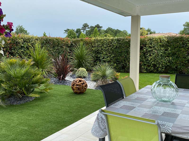 Plantations ornementales et galets