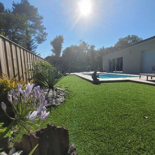 Projet Signature : Harmonie Bois, Gazon & Massifs